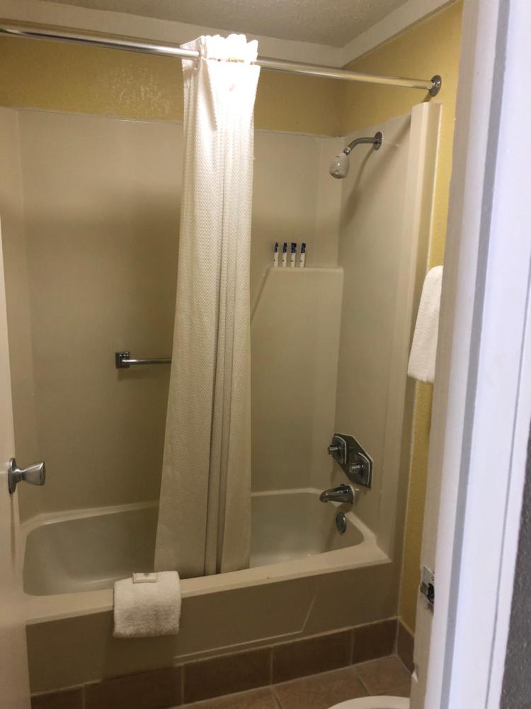 King Room - Non-Smoking interior